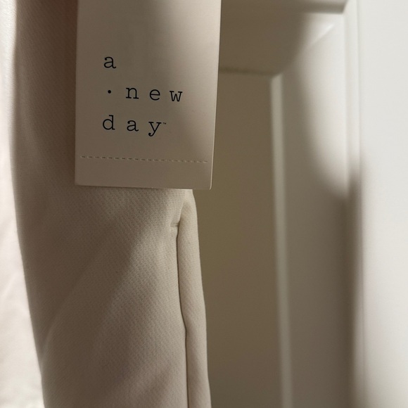 Women's Cream Shorts - Picture 3 of 6